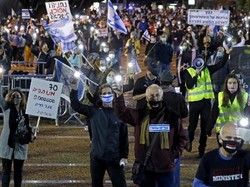 Menggunakan Masker, Warga Israel Protes Kesepakatan Netanyahu-Gantz