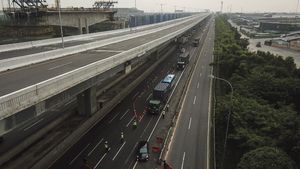Potret Penyekatan Pemudik di Tol Jakarta Cikampek