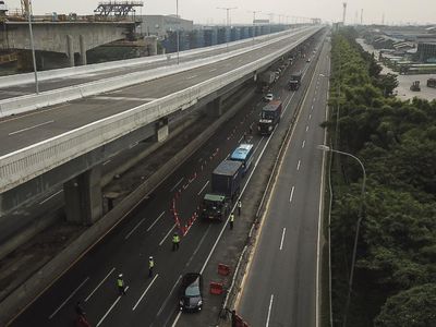 Potret Penyekatan Pemudik di Tol Jakarta Cikampek