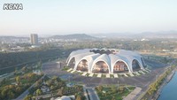 Stadion yang juga disebut sebagai Rungrado May Day Stadium ini memang bukan produk dari pemerintahan pada era Kim Jong Un karena sudah dibuka pada 1 Mei 1989 silam -- tepat di Hari Buruh. Istimewa/Dok. KCNA via stadiumdb.com.