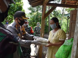 10 Ton Beras dan Sembako Disalurkan untuk Warga Trenggalek Terdampak Corona