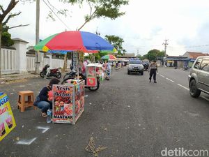 Polisi di Ciamis Gelar Patroli Cegah Kerumunan Warga yang Ngabuburit
