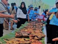 2,5 Ton Ikan Raja Ampat Dibakar di Acara Ini