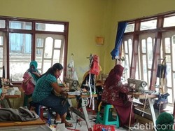 Ratusan UMKM Banyuwangi Lembur Garap Pesanan 1 Juta Masker dari Pemkab