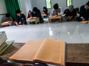 Polisi dan Kitab Kuning Polisi dan Kitab Kuning