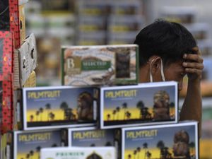 Pengusaha Biro Umrah-Haji Banting Setir Jual Kurma sampai Kambing