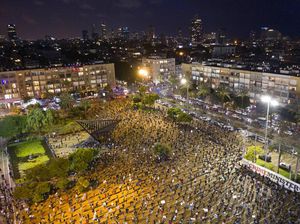 Ribuan Orang Tetap Gelar Demo di Tengah Pandemi Corona