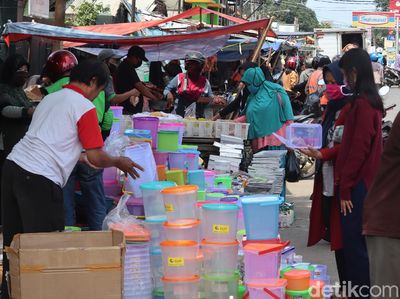 Begini Suasana Pasar di Bandung yang Ramai Didatangi Warga
