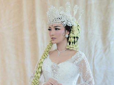 Foto: Anggunnya Zaskia Gotik Pakai Kebaya Ivan Gunawan Saat Menikah Siri