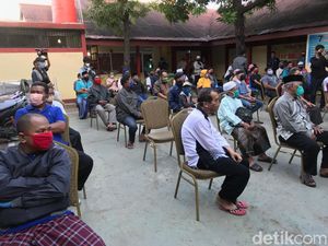 Pandemi Virus Corona, Imam dan Marbot Masjid Dapat Paket Sembako