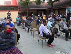 Pandemi Virus Corona, Imam dan Marbot Masjid Dapat Paket Sembako