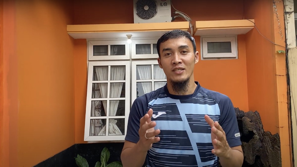 Bek Bali United, Gunawan Dwi Cahyo, berbagi tips untuk ngabuburit berfaedah. (Foto: dok.Shopee)