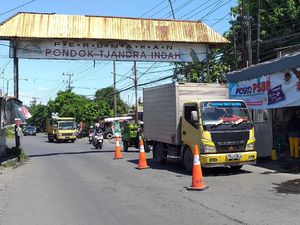 Jelang PSBB, Kendaraan akan Disemprot dan Akses Masuk ke Surabaya Disekat