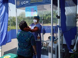 Penampakan Bilik Swab RSA UGM, Alternatif Menghemat APD