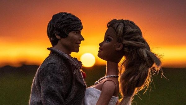 Foto: Kocaknya Pemotretan Pernikahan Barbie yang Tampak Nyata