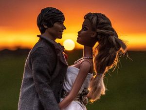 Foto: Kocaknya Pemotretan Pernikahan Barbie yang Tampak Nyata Foto: Kocaknya Pemotretan Pernikahan Barbie yang Tampak Nyata