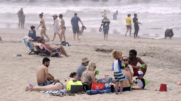Ribuan Warga AS Nekat Berjemur di Pantai saat Pandemi Corona
