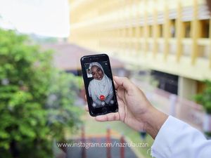 Foto Viral Petugas Medis Akad Nikah Berjauhan karena Lockdown, Bikin Haru Foto Viral Petugas Medis Akad Nikah Berjauhan karena Lockdown, Bikin Haru