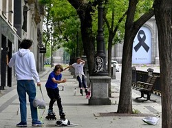 Hore! Anak-anak di Spanyol Bisa Bermain di Luar Usai Dikarantina 6 Minggu