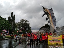 Polisi Halau Warga yang Hendak Ngabuburit ke Pantai Pangandaran