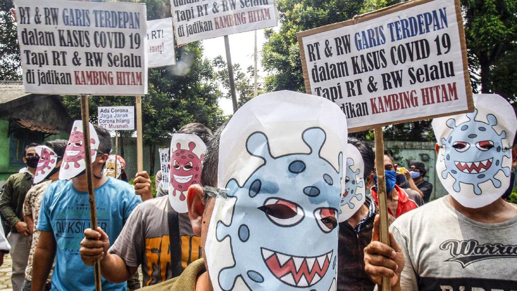 Aksi Unjuk Rasa Terkait Bansos COVID-19 di Bogor