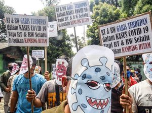 Aksi Unjuk Rasa Terkait Bansos COVID-19 di Bogor