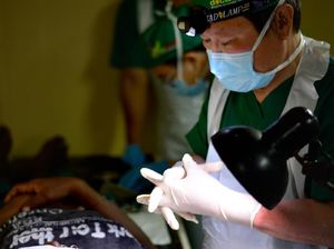 Viral di Medsos, Ini Kisah Gila di Balik RS Apung Gratis dr Lie