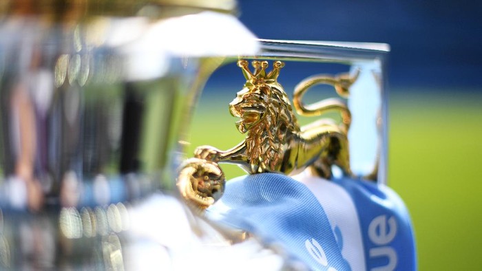MANCHESTER, ENGLAND - MAY 06:  The Premier League Trophy on display prior to the Premier League match between Manchester City and Huddersfield Town at Etihad Stadium on May 6, 2018 in Manchester, England.  (Photo by Michael Regan/Getty Images)