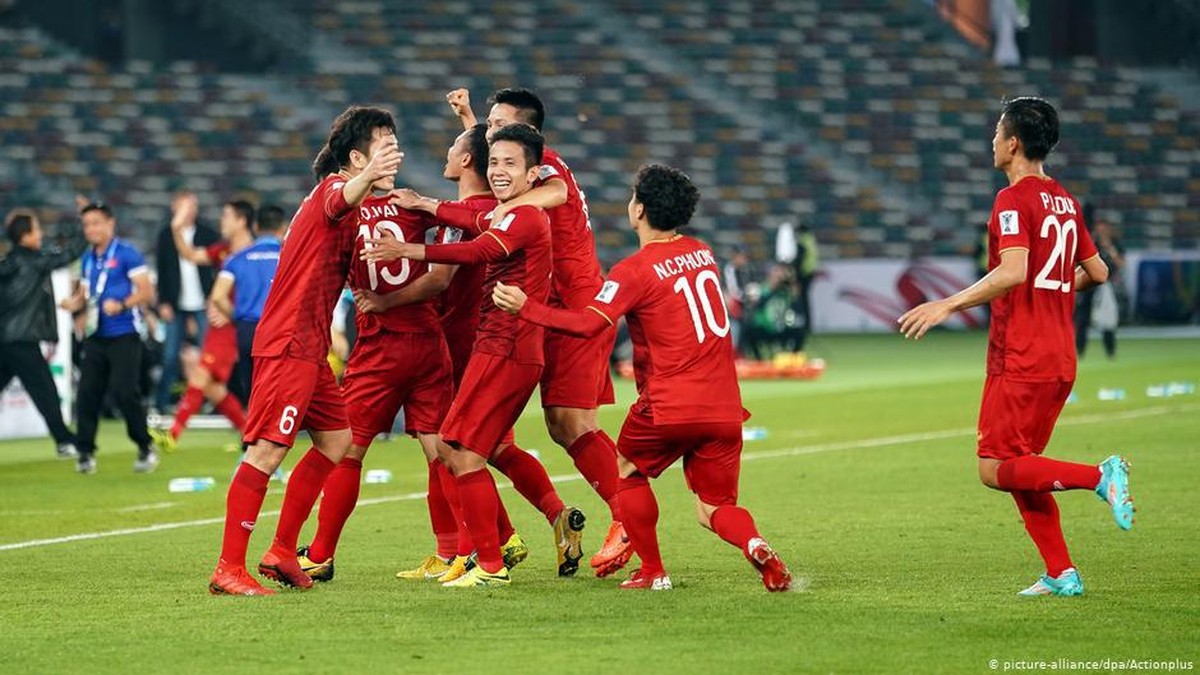 Tak ada new normal di Liga Vietnam. (Foto: DW News)