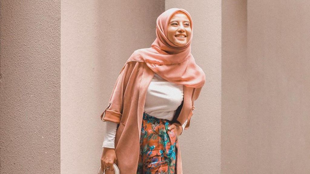 Bikin Pangling, Gaya OOTD Awkarin yang Berhijab Selama 30 Hari Ramadhan Bikin Pangling, Gaya OOTD Awkarin yang Berhijab Selama 30 Hari Ramadhan
