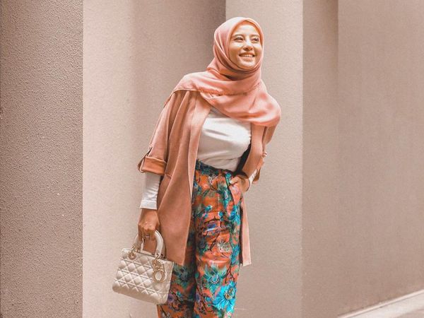 Bikin Pangling, Gaya OOTD Awkarin yang Berhijab Selama 30 Hari Ramadhan
