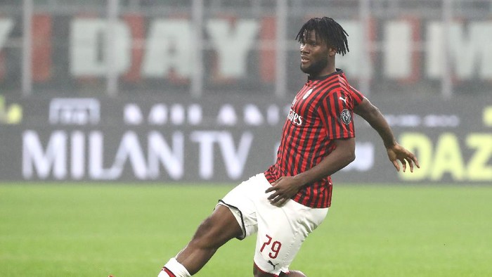 MILAN, ITALY - FEBRUARY 17:  Franck Kessie of AC Milan in action during the Serie A match between AC Milan and Torino FC at Stadio Giuseppe Meazza on February 17, 2020 in Milan, Italy.  (Photo by Marco Luzzani/Getty Images)