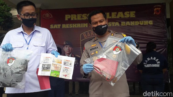 Polisi mengungkap pelaku pembunuhan driver taksi online di Pangalengan Bandung Polisi mengungkap pelaku pembunuhan driver taksi online di Pangalengan Bandung