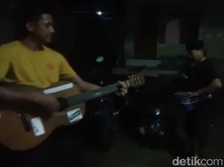 Remaja di Kendari Tetap Bangunkan Sahur Warga Meski Pandemi Corona