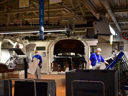 Pabrik Mobil VW Beroperasi Lagi