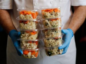 Nasib Program Makan Siang Gratis Masuk APBN 2025 Tunggu Momen Ini