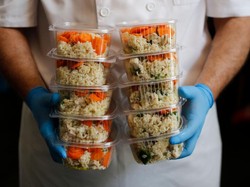 Nasib Program Makan Siang Gratis Masuk APBN 2025 Tunggu Momen Ini