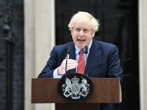 Lewati Masa Puncak Corona, PM Inggris Siapkan Strategi Keluar dari Lockdown