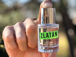 Virus Corona Tak Hentikan Ibrahimovic... Promosikan Parfum!