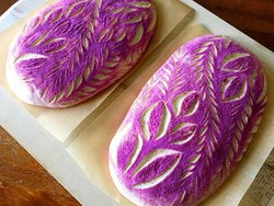 Keren! Roti Sourdough Ini Dihias dengan Pola Artistik
