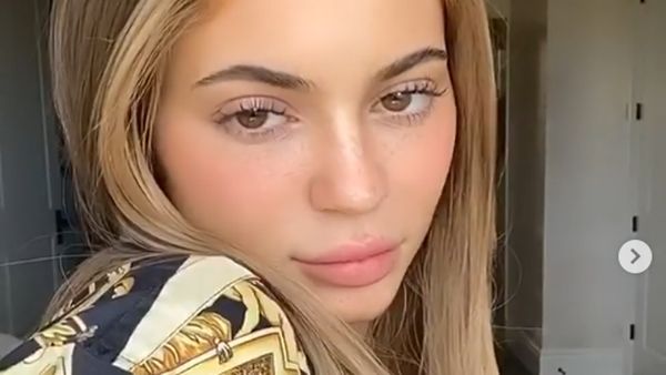 Foto: Kylie Jenner Bikin Pangling dengan Wajah Tanpa Makeup Saat Karantina