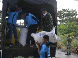 Korem Jayapura Beri Bantuan 1 Ton Beras untuk Warga Terdampak Corona