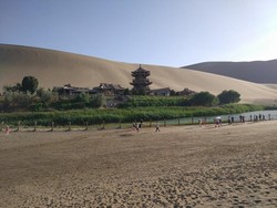 China Juga Punya Oasis di Tengah Gurun