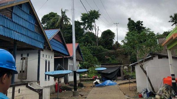 PLN Terangi 5 Dusun di Sulawesi Selatan dan Sulawesi Barat