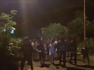 Pandemi Corona Tak Patahkan Semangat Pemuda Ini Bangunkan Warga Sahur