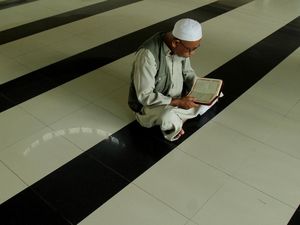 Surat Al Maidah Ayat 2, Arab, Latin dan Artinya Surat Al Maidah Ayat 2, Arab, Latin dan Artinya