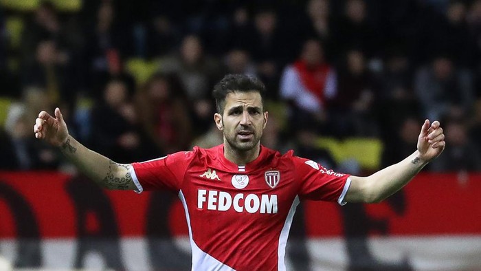 Monacos Spanish midfielder Cesc Fabregas reacts  during the French L1 football match between Monaco (ASM) and Paris Saint-Germain (PSG) at the Louis II Stadium in Monaco on January 15, 2020. (Photo by Valery HACHE / AFP)