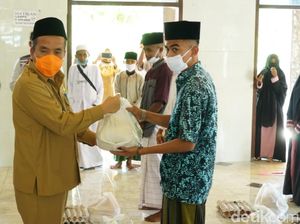Anak Telantar hingga Kuli Bangunan di Pasuruan Terima Bansos Corona