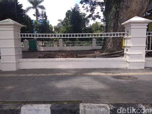 Penampakan Pagar Besi 10 Meter di Lapangan Merdeka Medan yang Hilang Dicuri Penampakan Pagar Besi 10 Meter di Lapangan Merdeka Medan yang Hilang Dicuri