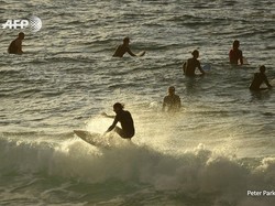 Australia Longgarkan Pembatasan Corona, Pantai Bondi Dibuka Kembali